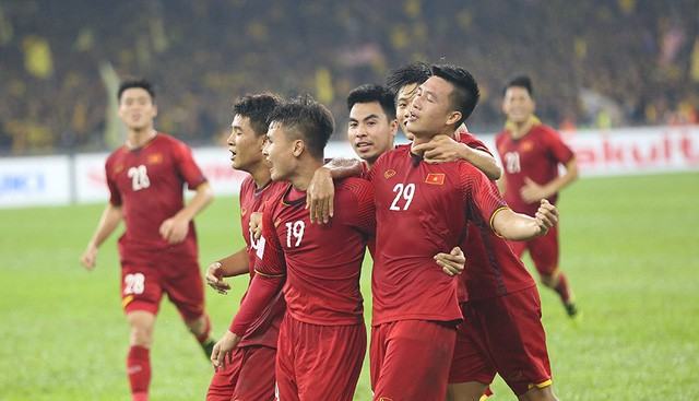 'Chợ vé online' trận chung kết Việt Nam - Malaysia tấp nập, sôi nổi ngoài kiểm soát 1