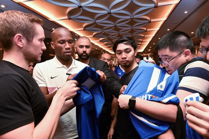 Cựu tiền đạo Chelsea chúc mừng cả Việt Nam và Malaysia 2