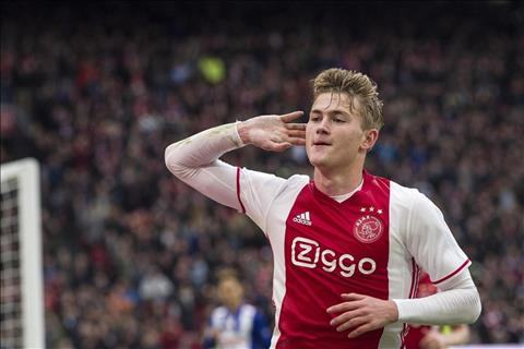 Trung vệ người Hà Lan Matthijis De Ligh từ chối các lời mời để tiếp tục ở lại Ajax Amsterdam. 1
