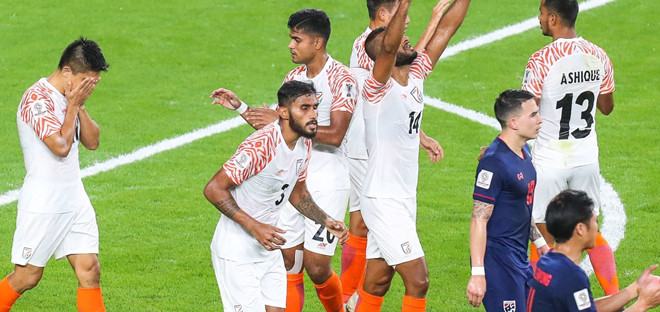 Thái Lan thua Ấn Độ - Asian Cup 2019: Cú sốc đầu tiên 4